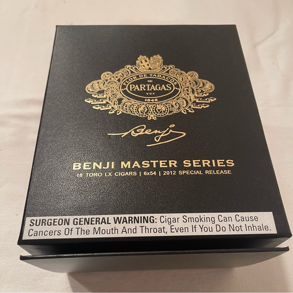 Impressive Exquisite Black Cigar Box in its own Box!